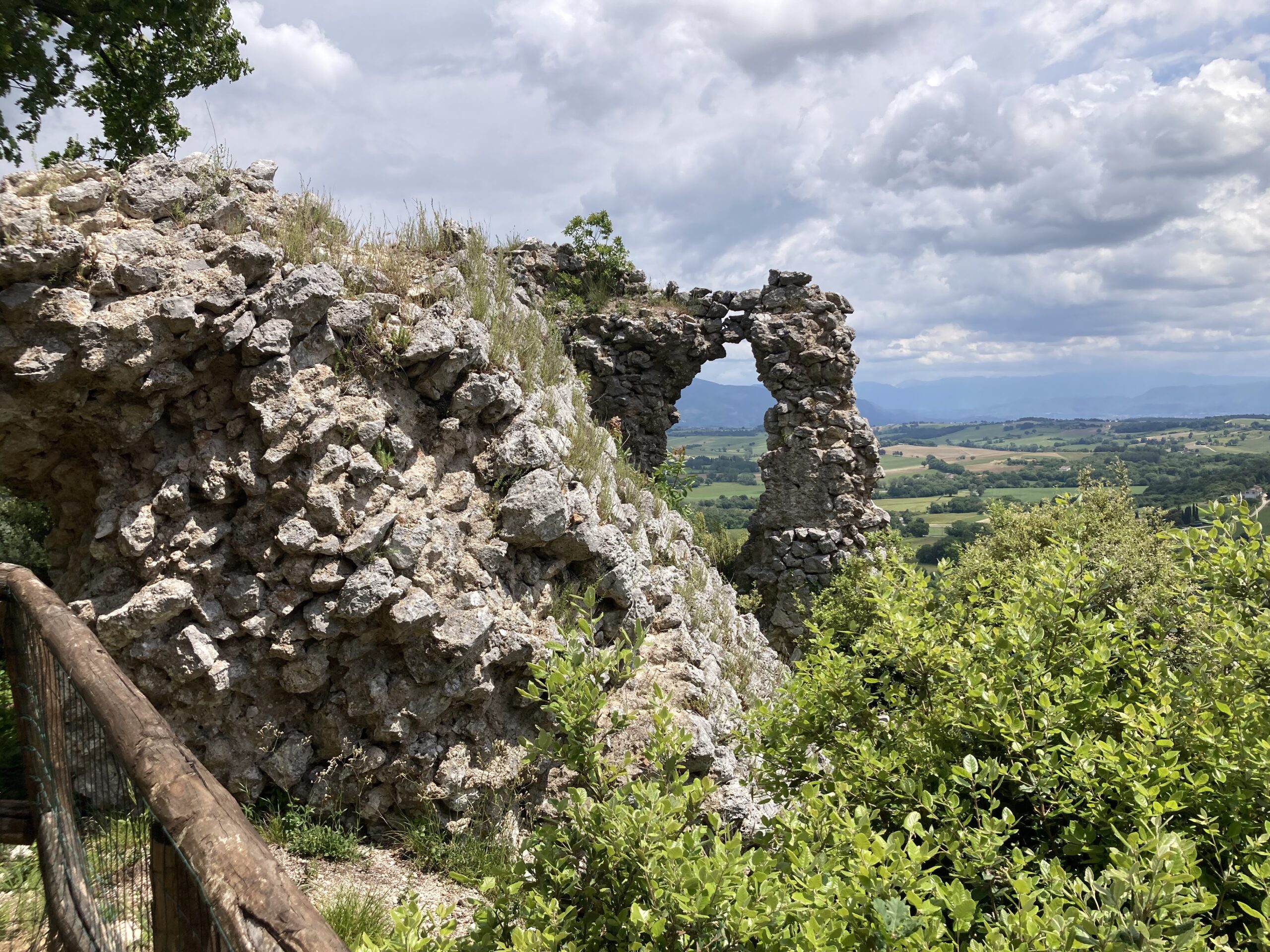 le rovine del Castello di Canale